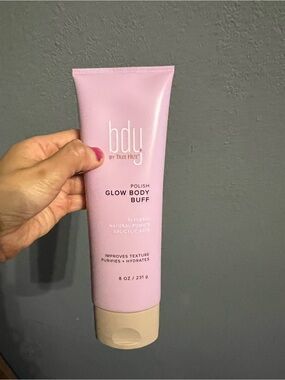 New bdy by Tree Hut Glow Body Buff - Pink Tube